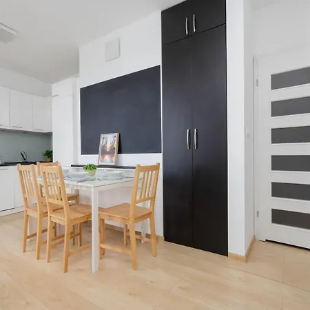 Black And Blue In With Desk And Parking By Renters Varsovia