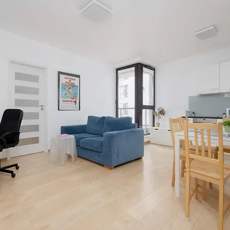 Black And Blue In With Desk And Parking By Renters Apartamento