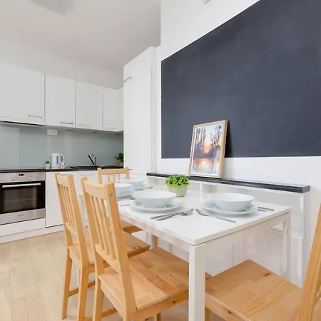 Black And Blue In With Desk And Parking By Renters Apartamento