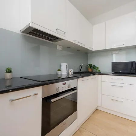 Apartament Black And Blue In With Desk And Parking By Renters