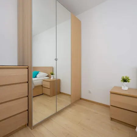 Black And Blue In With Desk And Parking By Renters * Varsovia
